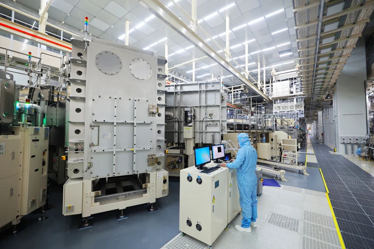 “中国屏”靠什么逆袭